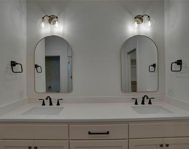 209 Cardinal Woods Court - Photo Thumbnail 12