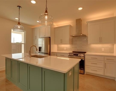 112 Cardinal Woods Court - Photo Thumbnail 3