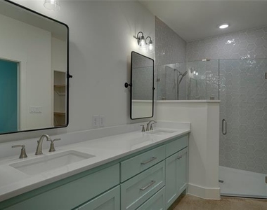 112 Cardinal Woods Court - Photo Thumbnail 8