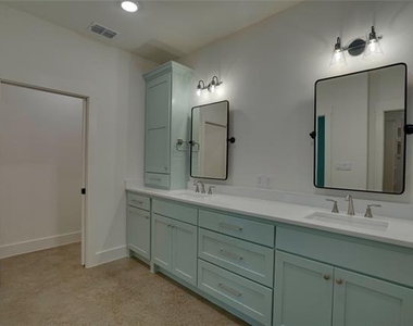 112 Cardinal Woods Court - Photo Thumbnail 10