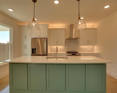 112 Cardinal Woods Court - Photo Thumbnail 2