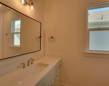 112 Cardinal Woods Court - Photo Thumbnail 12