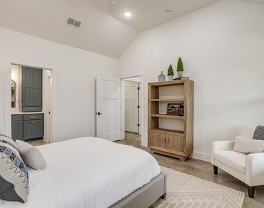 110 Cardinal Woods Court - Photo Thumbnail 17