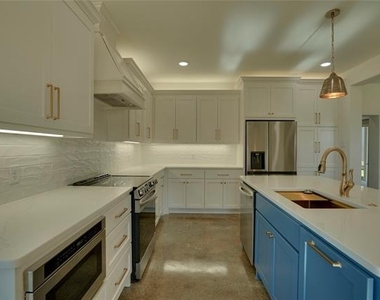 110 Cardinal Woods Court - Photo Thumbnail 7