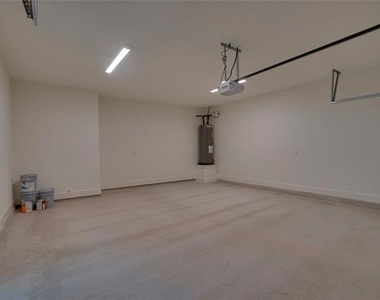 108 Cardinal Woods Court - Photo Thumbnail 9