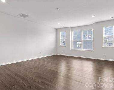 6985 Waterstone Drive - Photo Thumbnail 7