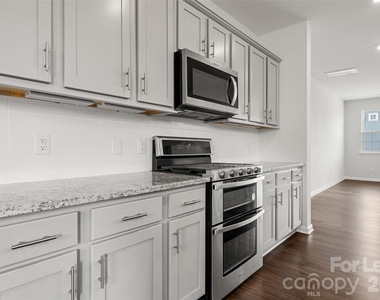 6985 Waterstone Drive - Photo Thumbnail 13