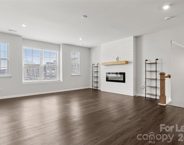 6985 Waterstone Drive - Photo Thumbnail 8