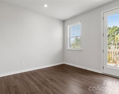 6985 Waterstone Drive - Photo Thumbnail 15