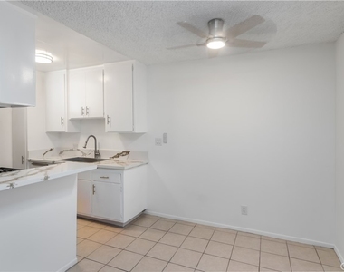 4065 Mclaughlin Avenue - Photo Thumbnail 6
