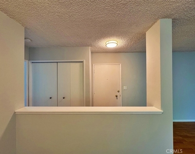 5625 Sumner - Photo Thumbnail 9