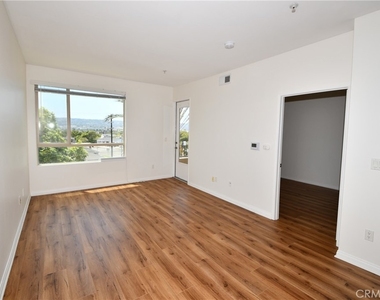 2742 Cabrillo Avenue - Photo Thumbnail 7