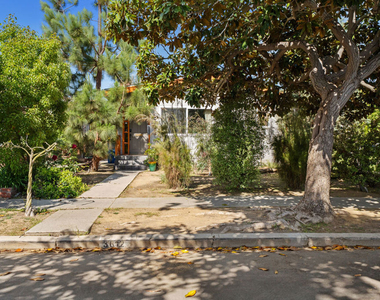 3612 Greenwood Avenue - Photo Thumbnail 12