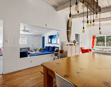 3612 Greenwood Avenue - Photo Thumbnail 4