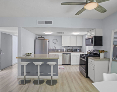 74125 San Marino Way - Photo Thumbnail 8