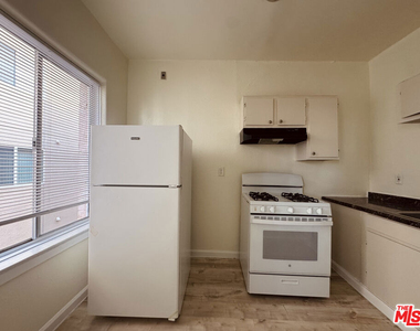 920 S S Hobart Blvd - Photo Thumbnail 5