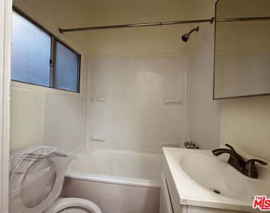 920 S S Hobart Blvd - Photo Thumbnail 2