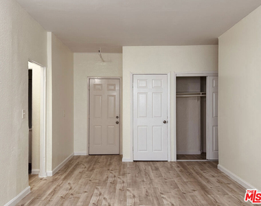 920 S S Hobart Blvd - Photo Thumbnail 6