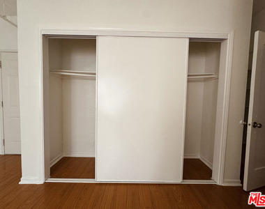 920 S S Hobart Blvd - Photo Thumbnail 5