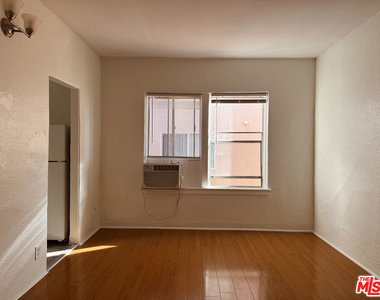920 S S Hobart Blvd - Photo Thumbnail 1
