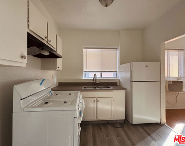 920 S S Hobart Blvd - Photo Thumbnail 2