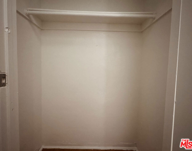920 S S Hobart Blvd - Photo Thumbnail 4