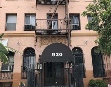 920 S S Hobart Blvd - Photo Thumbnail 1