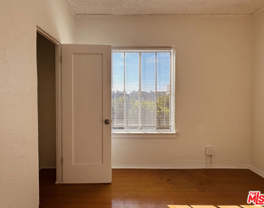920 S S Hobart Blvd - Photo Thumbnail 5