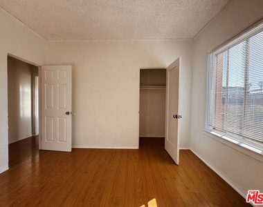920 S S Hobart Blvd - Photo Thumbnail 6