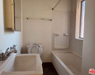 920 S S Hobart Blvd - Photo Thumbnail 4