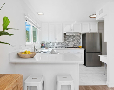 3636 Oceanhill Way - Photo Thumbnail 11