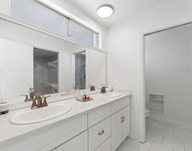 3636 Oceanhill Way - Photo Thumbnail 17