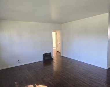 3311 1/2 W 78th Street - Photo Thumbnail 10