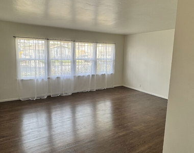 3311 1/2 W 78th Street - Photo Thumbnail 8