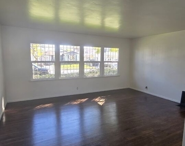 3311 1/2 W 78th Street - Photo Thumbnail 9
