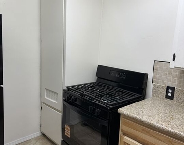 3311 1/2 W 78th Street - Photo Thumbnail 4
