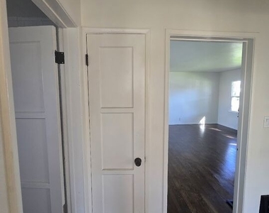 3311 1/2 W 78th Street - Photo Thumbnail 13