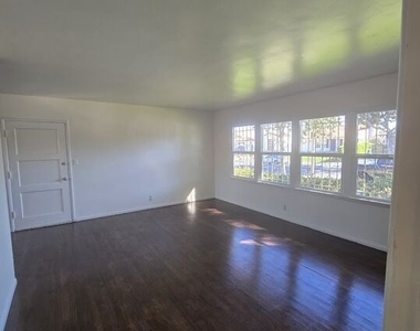 3311 1/2 W 78th Street - Photo Thumbnail 12