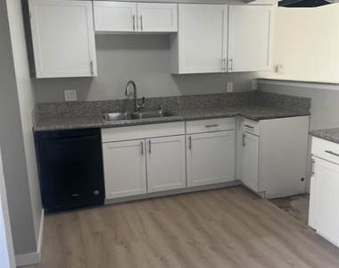 135 Cook St - Photo Thumbnail 7