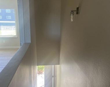 135 Cook St - Photo Thumbnail 12