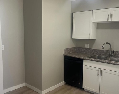 135 Cook St - Photo Thumbnail 6