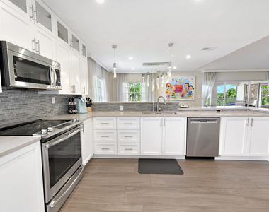 7369 Orangewood Lane - Photo Thumbnail 19