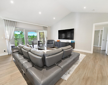 7369 Orangewood Lane - Photo Thumbnail 10