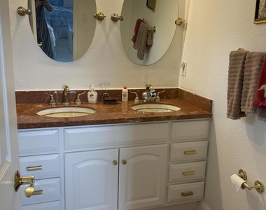 1198 Hillsboro Mile - Photo Thumbnail 10