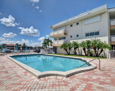 1198 Hillsboro Mile - Photo Thumbnail 27