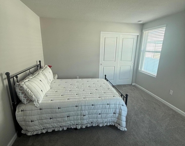 389 Salisbury Circle - Photo Thumbnail 28