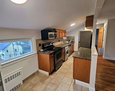 218 Warren Avenue - Photo Thumbnail 3