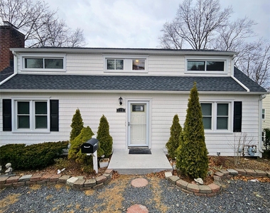 218 Warren Avenue - Photo Thumbnail 1