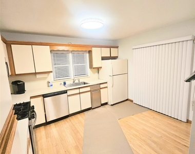 109 Rockwell Street - Photo Thumbnail 4