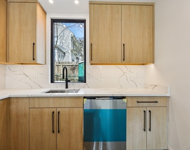 325 Manville - Photo Thumbnail 9